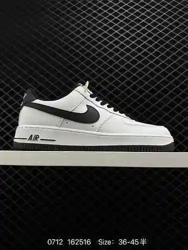 8 Zapatilla casual Nike Air Force '7 Air Force One de caña baja. El rendimiento de amortiguación sua