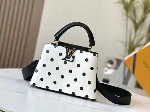 El bolso está hecho de cuero original importado de primer nivel y una réplica de alta gama para su e
