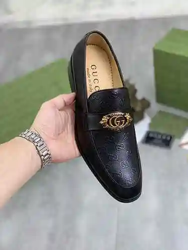 Gucci * Código de zapato de hombre: 0710C00 Talla: 38-45
