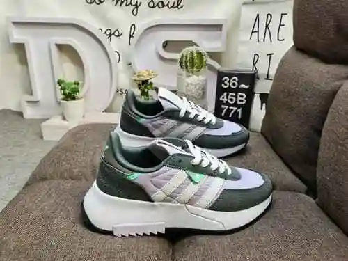 The 771D company level new trefoil thick sole RETROPY F2 M new low cut classic sneaker is inspired b