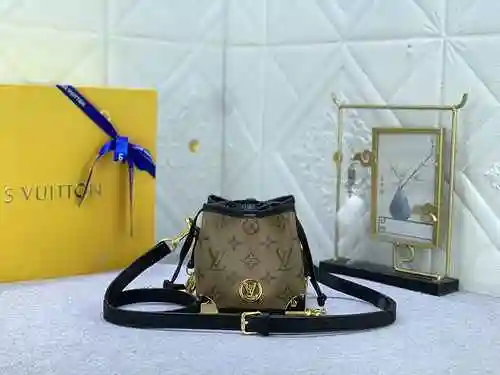 La bolsa tipo cubo está hecha de material de lona importado, con una bolsa de regalo de entrega de a