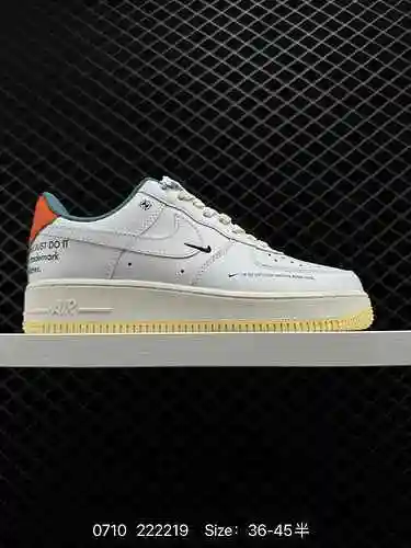 95 Zapatilla casual Nike Air Force '7 Air Force One de caña baja. El rendimiento de amortiguación su