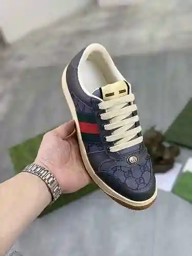Código de pareja GUCCI: 0710B50 Talla: Mujer 35-40 Hombre 38-45
