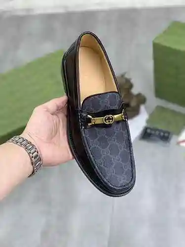 Gucci * Código de zapato de hombre: 0710C20 Talla: 38-45
