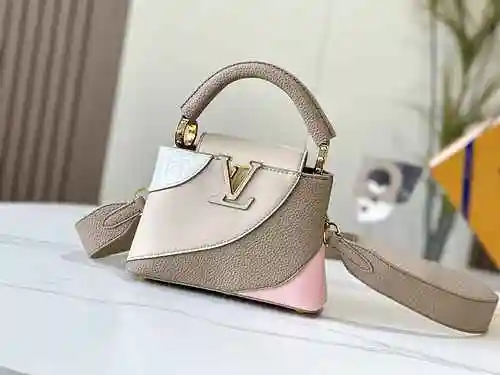 El bolso adopta cuero original importado de alto nivel y una réplica de alta gama para la entrega. B