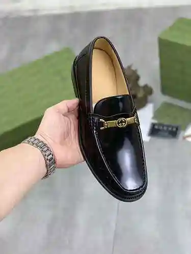 Gucci * Código de zapato de hombre: 0710C20 Talla: 38-45