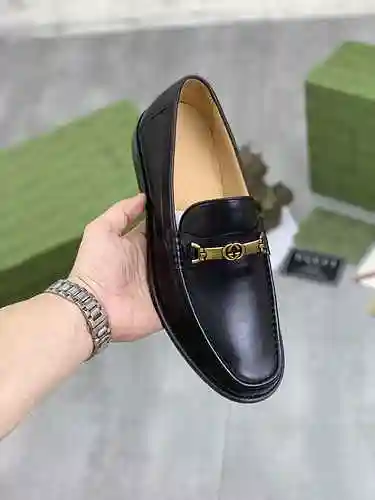 Gucci * Código de zapato de hombre: 0710C20 Talla: 38-45