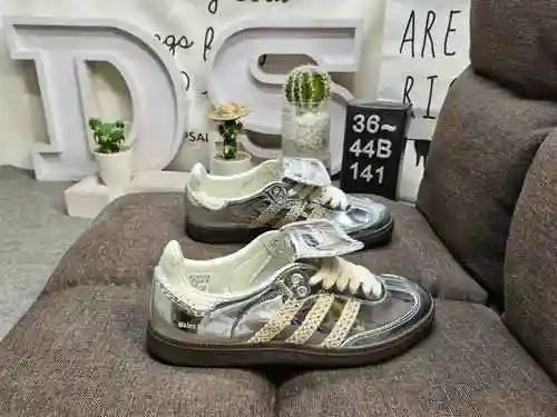 141DWales Bonner X Adidas Samba Co-branding retro sneakers Simple color matching this year's hot liq