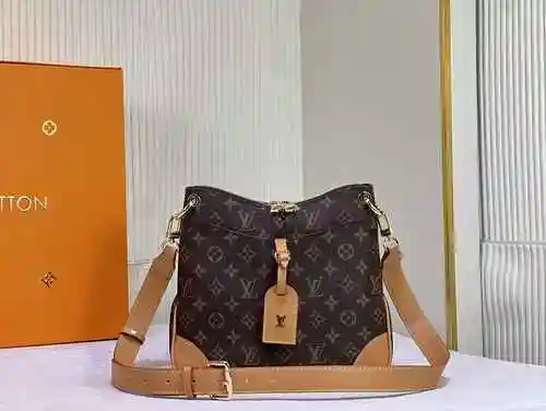 El bolso cruzado está hecho de material de lona importado, con una bolsa de regalo de entrega de alt