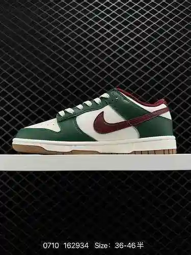 Las zapatillas Nike Dunk Low "Gorge Green" 7 en color rojo vino, blanco y verde se present