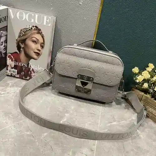 La bolsa de mensajería exclusiva para hombres está hecha de material de lona importado, con una bols