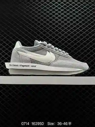 25 Nivel de empresa Sacai X N LDWaffle "Midnight Spruce and University Red" Waffle 2 El di