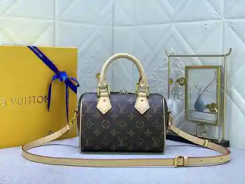El bolso está hecho de material de lona importado, con una bolsa de regalo de entrega de alta calida