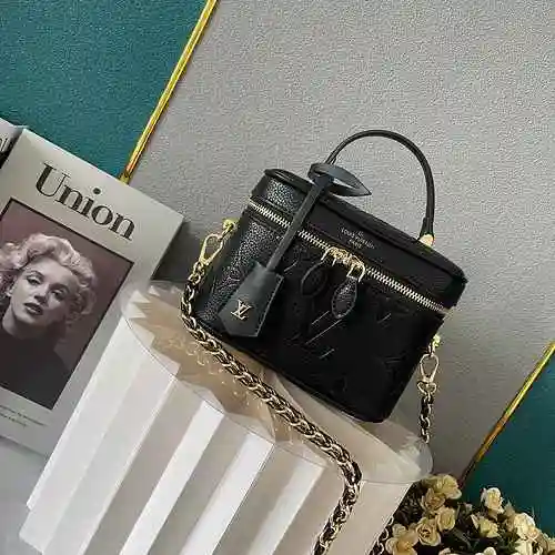 La bolsa de maquillaje está hecha de material de lona importado, con una bolsa de regalo de entrega 