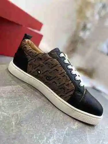 Christian Louboutin 22022901-7 tamaño: 38-47 Se puede personalizar media yarda