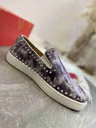Christian Louboutin 22022734 tamaño: 38-47 Se puede personalizar media yarda
