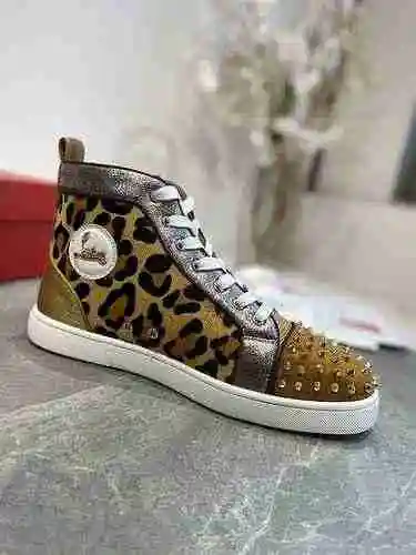 Christian Louboutin 22022701 tamaño: 38-47 Se puede personalizar media yarda