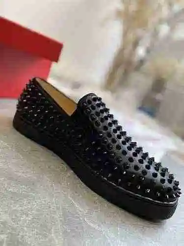 129 Christian Louboutin 22022739 tamaño: 38-47 Se puede personalizar media yarda