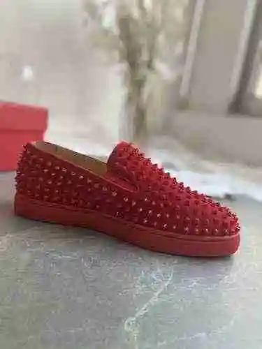 129 Christian Louboutin 22022739 tamaño: 38-47 Se puede personalizar media yarda