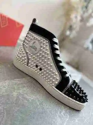 Christian Louboutin 22022703 tamaño: 38-47 Se puede personalizar media yarda