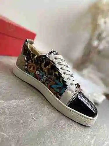Christian Louboutin 22022901-12 tamaño: 38-47 Se puede personalizar media yarda