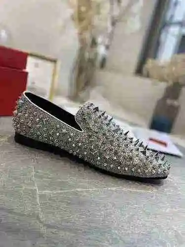 Christian Louboutin 22022730 tamaño: 38-47 Se puede personalizar media yarda