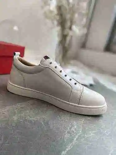 Christian Louboutin 22022901-20 tamaño: 38-47 Se puede personalizar media yarda