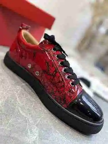 Christian Louboutin 22022901-32 tamaño: 38-47 Se puede personalizar media yarda