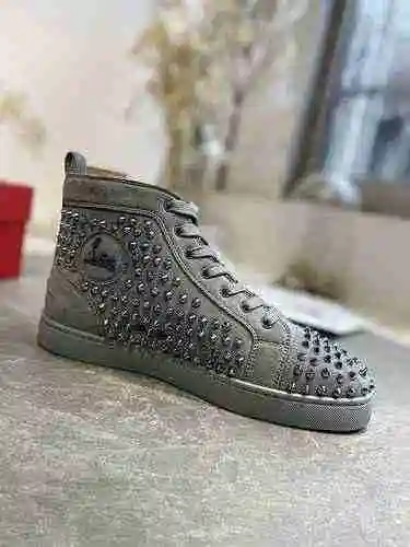 Christian Louboutin 22022703 tamaño: 38-47 Se puede personalizar media yarda