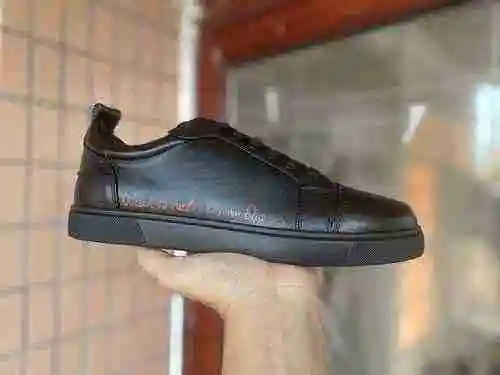 Christian Louboutin 22060302 TALLA: 38-47 MUJER35-40