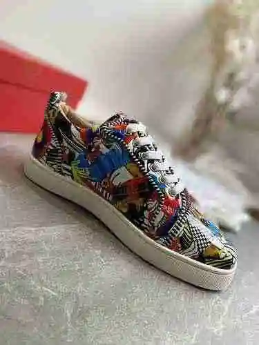 Christian Louboutin 22022901-33 tamaño: 38-47 Se puede personalizar media yarda