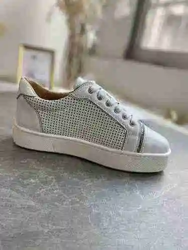 Christian Louboutin 22022901-16 tamaño: 38-47 Se puede personalizar media yarda