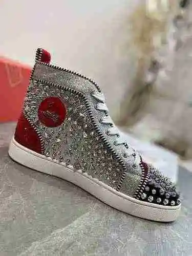 Christian Louboutin 22022706 tamaño: 38-47 Se puede personalizar media yarda