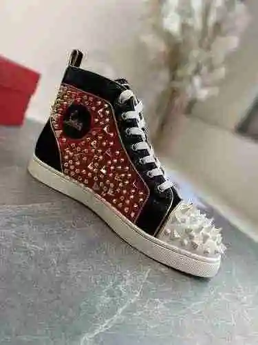 Christian Louboutin 22022707 tamaño: 38-47 Se puede personalizar media yarda