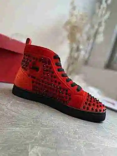 Christian Louboutin 22022703 tamaño: 38-47 Se puede personalizar media yarda
