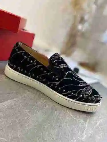 Christian Louboutin 22022730 tamaño: 38-47 Se puede personalizar media yarda