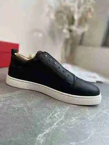 Christian Louboutin 22022901-28 tamaño: 38-47 Se puede personalizar media yarda
