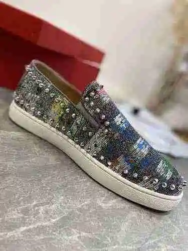 Christian Louboutin 22022732 tamaño: 38-47 Se puede personalizar media yarda