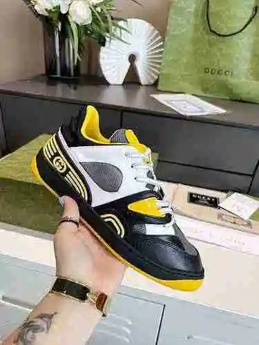 Código de pareja GUCCI: 0421C60 Talla: Mujer 35-40 Hombre 39-45