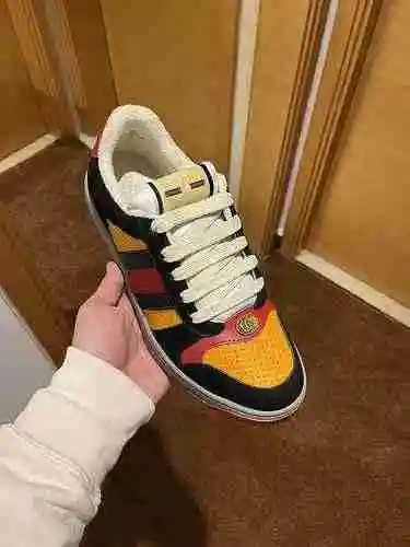 Código de pareja GUCCI: 0305C20 Talla: Mujer 35-40, Hombre 39-44