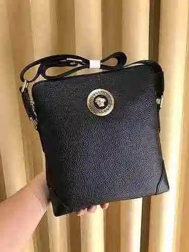 El bolso cruzado exclusivo para hombres está hecho de piel de vaca original importada y una bolsa de