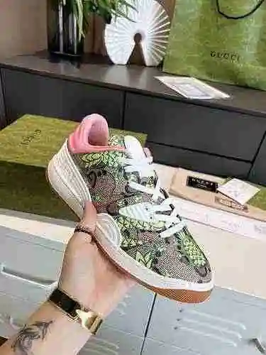 Código de pareja GUCCI: 0421C60 Talla: Mujer 35-40 Hombre 39-45