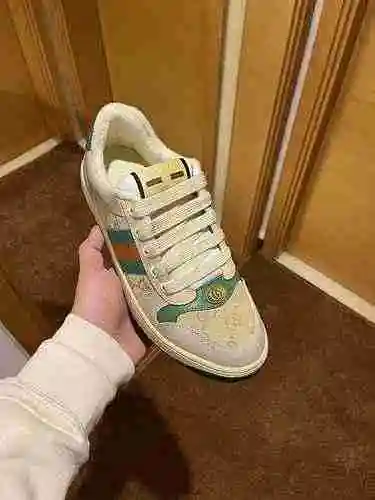 Código de pareja GUCCI: 0305C20 Talla: Mujer 35-40, Hombre 39-44