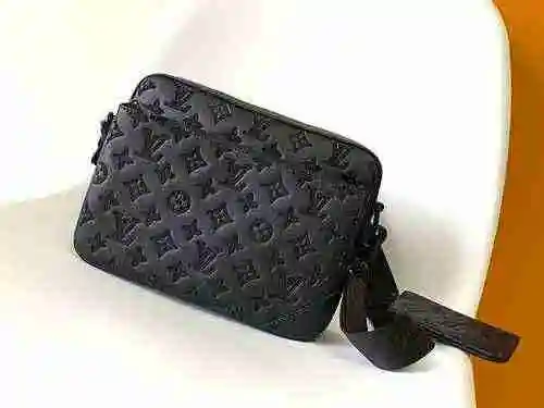 El bolso de mensajería exclusivo para hombres está hecho de cuero original importado de primer nivel