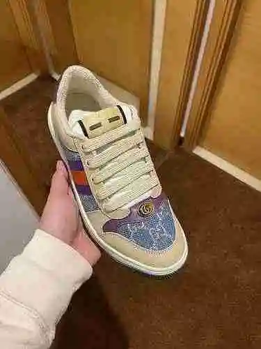 Código de pareja GUCCI: 0305C20 Talla: Mujer 35-40, Hombre 39-44