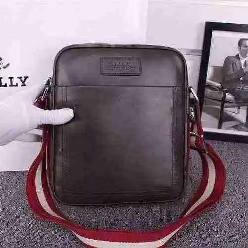 El bolso cruzado exclusivo para hombres está hecho de piel de vaca original importada y una bolsa de