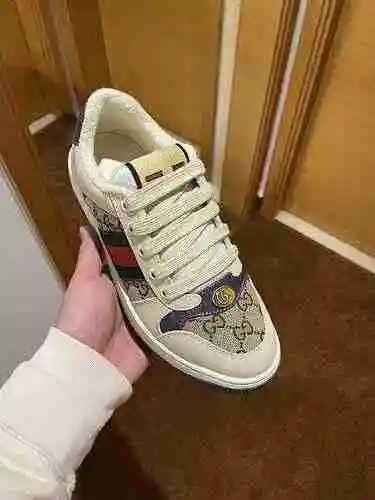 Código de pareja GUCCI: 0305C20 Talla: Mujer 35-40, Hombre 39-44
