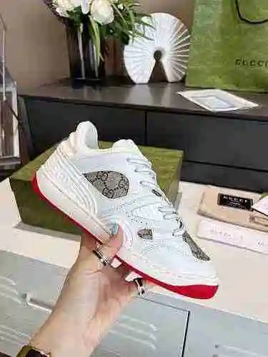Código de pareja GUCCI: 0421C60 Talla: Mujer 35-40 Hombre 39-45