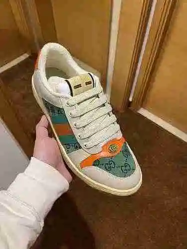 Código de pareja GUCCI: 0305C20 Talla: Mujer 35-40, Hombre 39-44