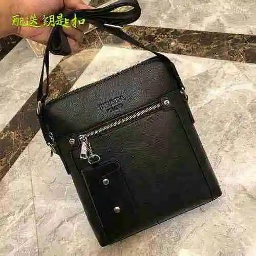 El bolso cruzado exclusivo para hombres está hecho de piel de vaca original importada y una bolsa de